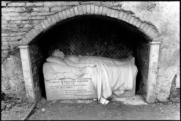 Grave, Protestant Cemetery : Rome and a Villa : Diane Smook Photography: Nature, Dance, Documentary