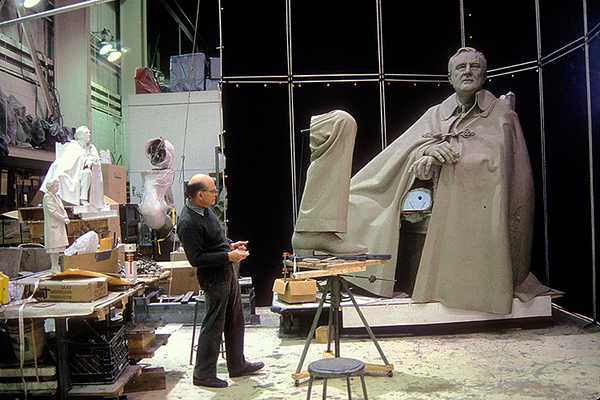 Estern working on enlargement of FDR at Tallix Foundry : Shaping A President : Diane Smook Photography: Nature, Dance, Documentary